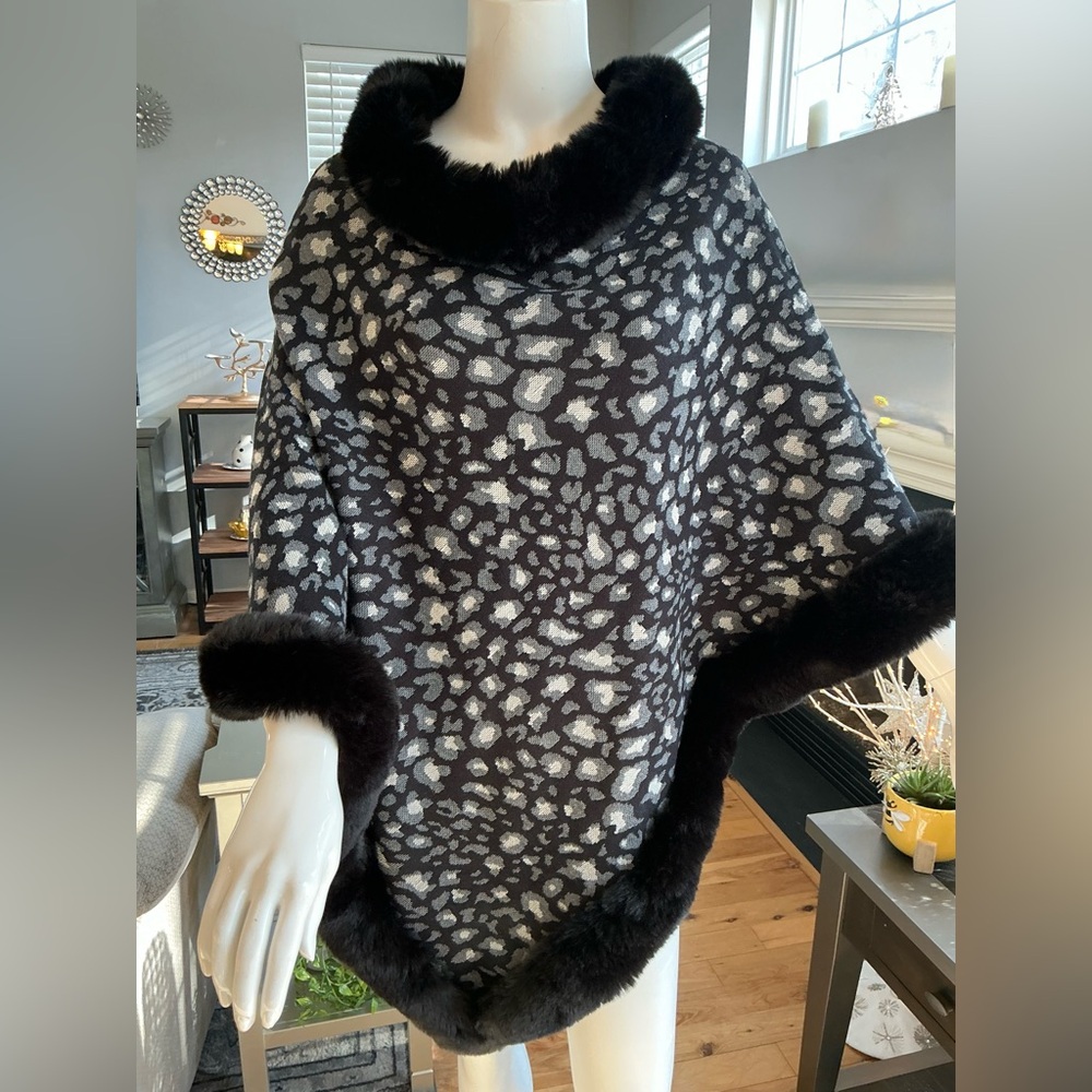 Black Gray White Leopard Print Poncho Faux Fur Trim Elegant Travel Resort Womans